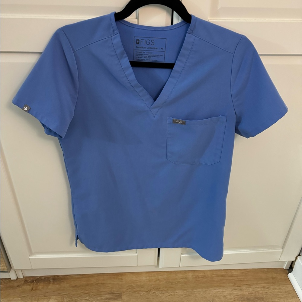 FIGS Catarina Scrub Top - Ciel Blue